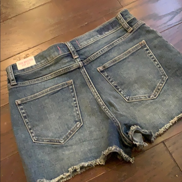 Short - Picture 2 of 4